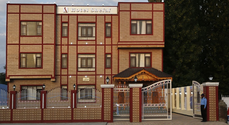 best hotel in kashmir